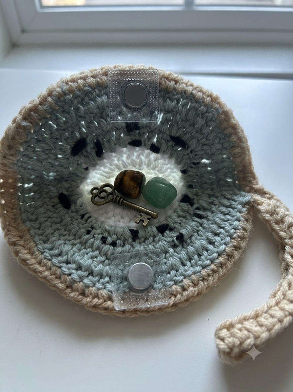 Handmade Crochet Kiwi Sunglasses Case Pouch with Magnetic Snap Closure - Picture 4 of 5